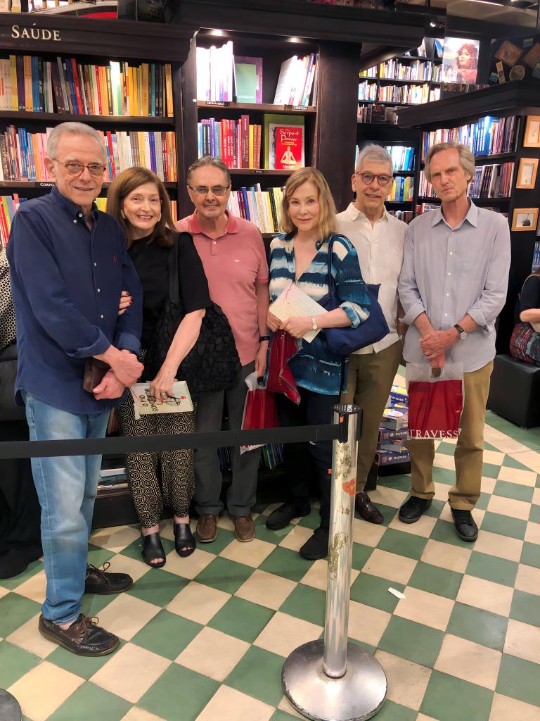 Embaixadores e embaixatrizes (*)