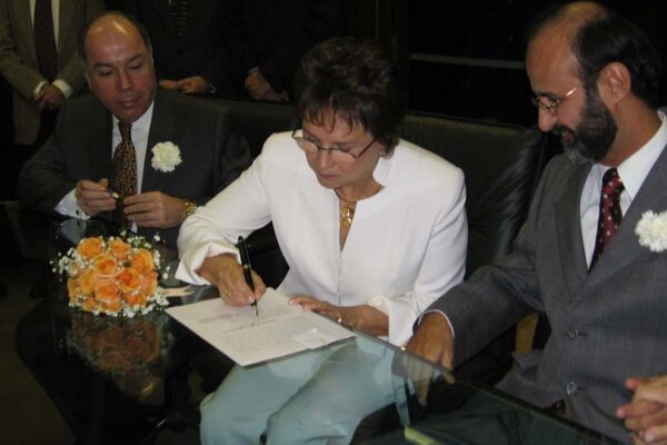 Casamento com Edvane Cabral Assinando o registro civil