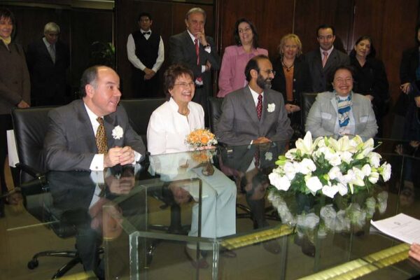 Casamento com Edvane Cabral Com os padrinhos, o então embaixador Mauro Vieira e a ministra Maria Dulce Barros