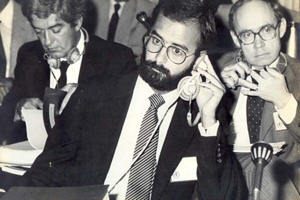 Experiência como diplomata Como chefe da delegação brasileira, em reunião da Organização Pan-Americana da Saúde